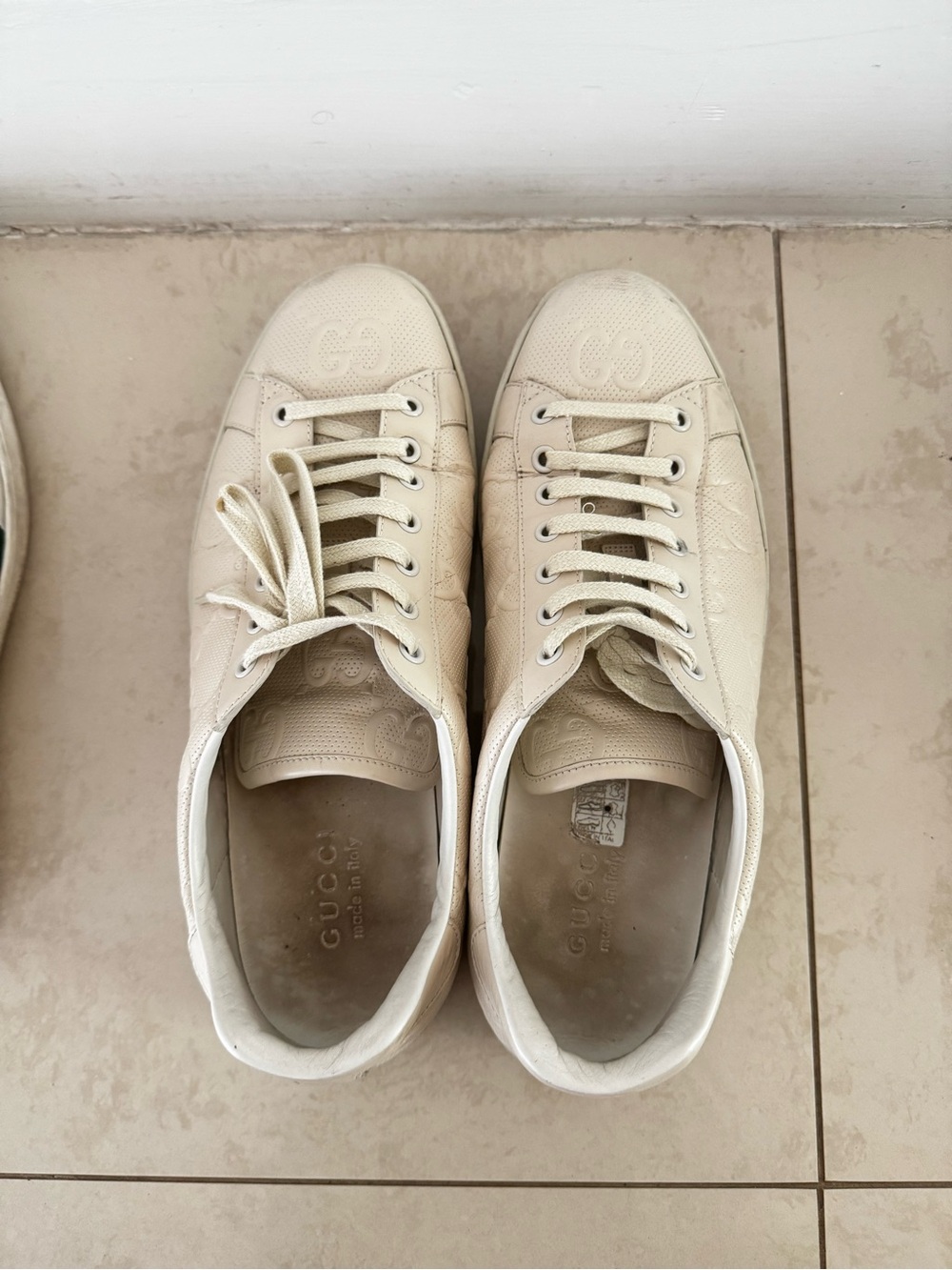 Gucci Cream Leather Low-Top Sneakers - Picture 2 of 3